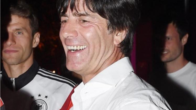 Bundestrainer Joachim Löw war erst nachts bei der Titel-Party gelöster. 
