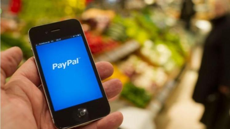 Bei dem PayPal-Verfahren muss sich ein Kunde in der App des Bezahldienstes im Geschäft des Händlers anmelden. 