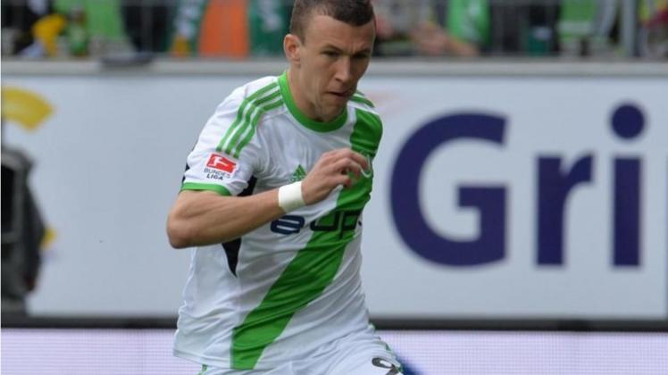 Der verletzte Wolfsburger Ivan Perisic wird lange pausieren müssen. 