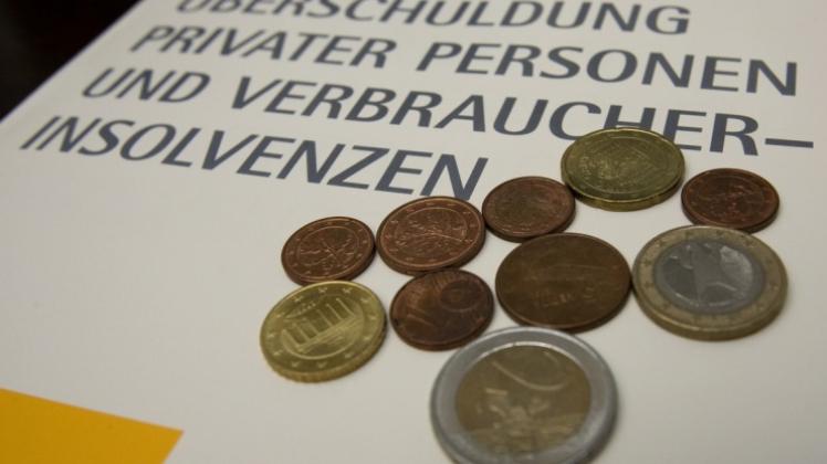 Die Zahl der überschuldeten Haushalte in Deutschland hat sich seit 1990  auf rund drei Millionen verdoppelt, das heißt, jeder 12. Haushalt ist davon betroffen. 