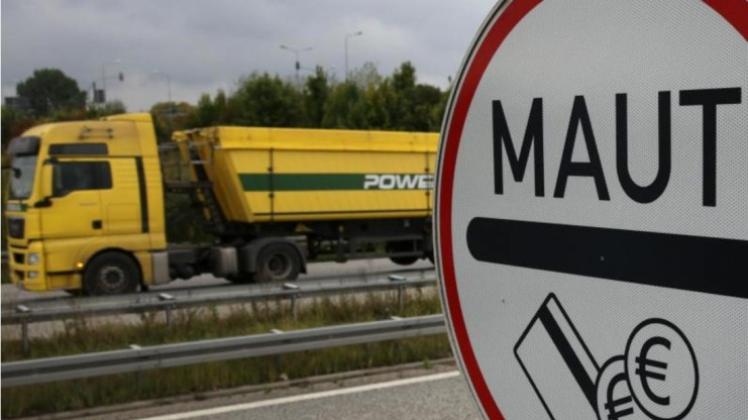 Die Lkw-Maut soll außerdem wie angekündigt ab Juli 2015 auf weitere 1000 Kilometer Bundesstraßen ausgedehnt werden. 