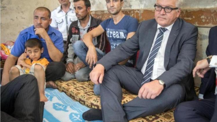 Außenminister Frank-Walter Steinmeier spricht in Erbil im Irak mit jesidischen Flüchtlingen im Projekt der Diakonie in der A`shtar Schule. 