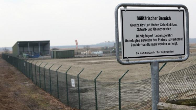 Nachdem ein Tornado eine Bombenattrappe außerhalb von Nordhorn Range verlor, fordern Politiker die Schließung des Übungslatzes. 