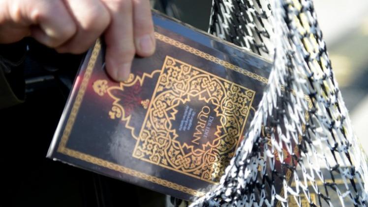 Die Bremer Polizei hat am Dienstag bei Hausdurchsuchungen die Reisepässe von sieben mutmaßlichen Salafisten beschlagnahmt. Symbolfoto: dpa