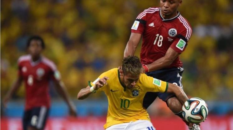 Juan Zúñiga verletzte Brasiliens Starspieler Neymar schwer am Rücken. 
