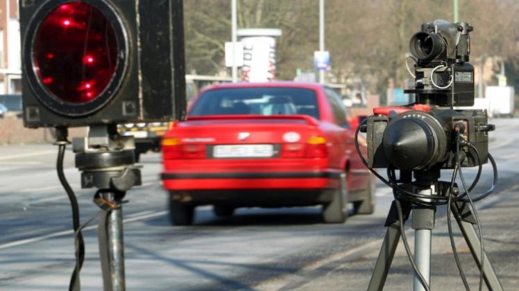 Die Autofahrer im Emsland müssen sich vom 7. bis 13. Juli wieder auf Geschwindigkeitskontrollen auf den Straßen in der Region einstellen. Symbolfoto: dpa