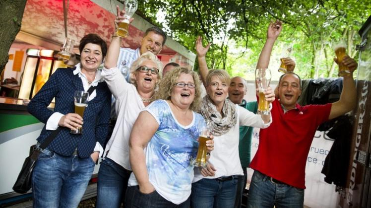 Osnabrück: Büdchenfest. „Faders up“ spielen auf dem Büdchenfest. Osnabrück: Büdchenfest. „Faders up“ spielen auf dem Büdchenfest.
