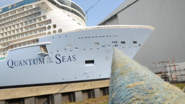Fest vertäut liegt die „Quantum of the Seas“ noch im Papenburger Werfthafen. 