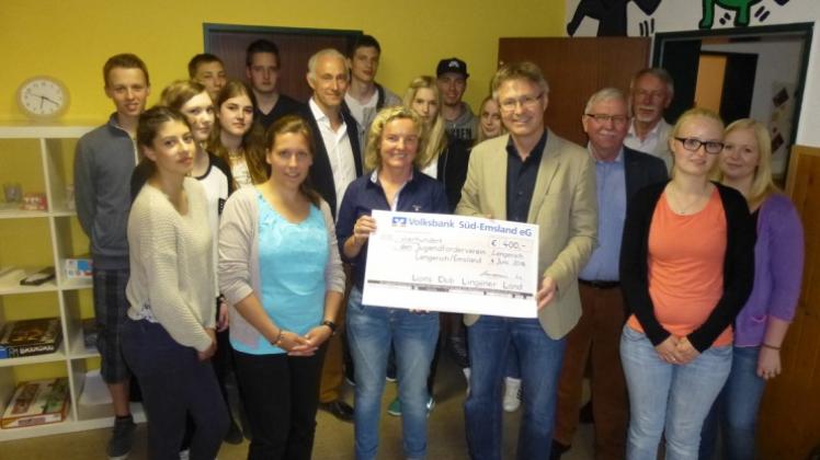Für die offene Jugendarbeit in Lengerich hat der Lions Club jetzt 400 Euro gespendet. 