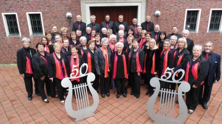 Sein 50-jähriges Bestehen hat der Kirchenchor St. Laurentius Ober-Niederlangen gefeiert. Auf dem Foto vorne in der Mitte Grete Weymann, die dem Chor seit seiner Gründung im Jahr 1964 angehört. 