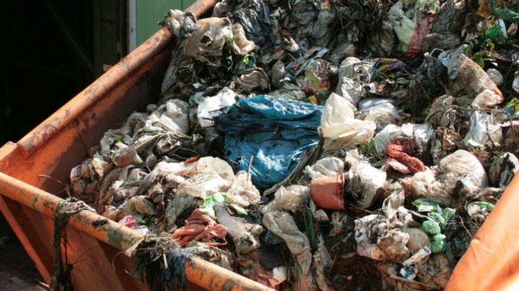 Der Biomüll aus der Stadt und dem Landkreis Osnabrück wird nach dem Brand in der Kompostieranlage Schwegermoor vorerst in Ibbenbüren umgeschlagen. Der Biomüll aus der Stadt und dem Landkreis Osnabrück wird nach dem Brand in der Kompostieranlage Schwegermoor vorerst in Ibbenbüren umgeschlagen.