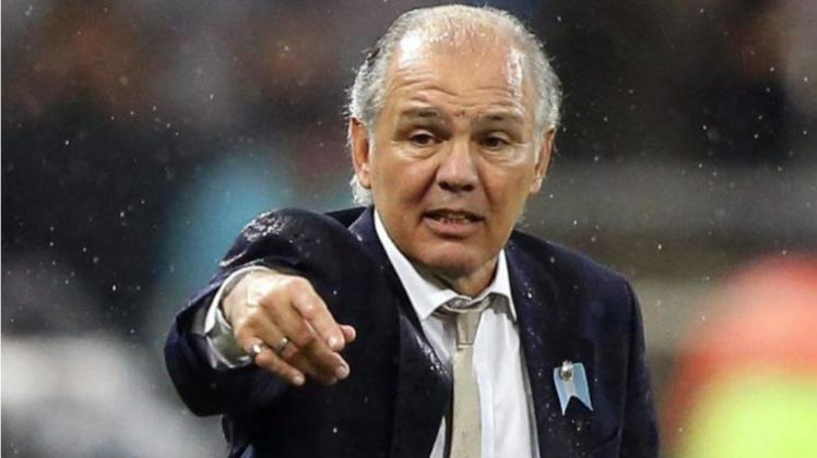 Alejandro Sabella muss sich entscheiden, ob er als Nationaltrainer Argentiniens weitermachen will. Alejandro Sabella muss sich entscheiden, ob er als Nationaltrainer Argentiniens weitermachen will.