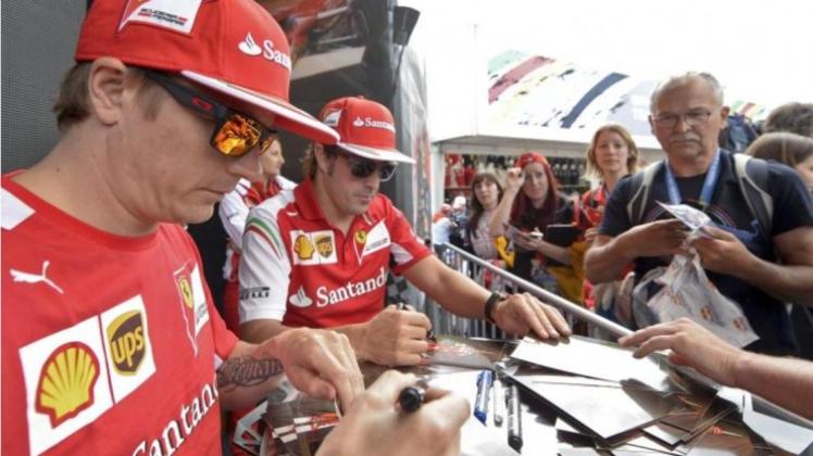 Haben in dieser Saison wenig zu lachen: Die Ferrari-Piloten Kimi Räikkönen (l.) und Fernando Alonso. Haben in dieser Saison wenig zu lachen: Die Ferrari-Piloten Kimi Räikkönen (l.) und Fernando Alonso.
