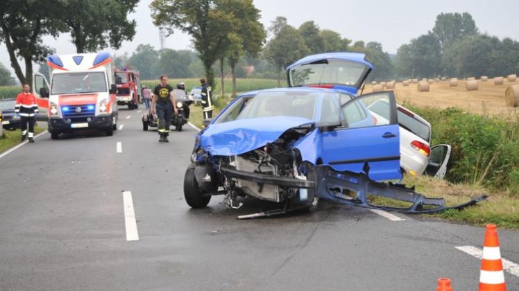 Beim Zusammenstoß zweier Autos sind am Freitagabend in Papenburg vier Frauen verletzt worden, zwei davon schwer. 