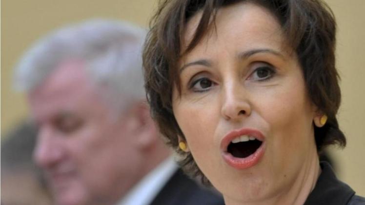 Bayerns Sozialministerin Christine Haderthauer droht ein Verfahren wegen Betrugs- und Steuerhinterziehungsvorwürfen. Bayerns Sozialministerin Christine Haderthauer droht ein Verfahren wegen Betrugs- und Steuerhinterziehungsvorwürfen.