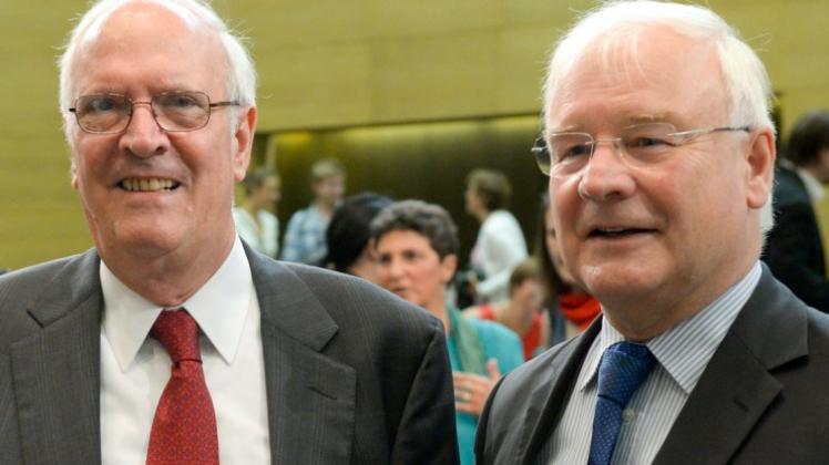 Einen Vortrag hielt Helmuth Caspar Graf von Moltke (links) im Landtag, wo er von Präsident Bernd Busemann (rechts) begrüßt wurde. Einen Vortrag hielt Helmuth Caspar Graf von Moltke (links) im Landtag, wo er von Präsident Bernd Busemann (rechts) begrüßt wurde.