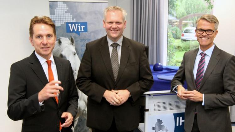 Die Landespolitik im Blick hatten (v.l.): IHK-Hauptgeschäftsführer Marco Graf, CDU-Fraktionsvorsitzender Björn Thümler sowie IHK-Vizepräsident Norbert Siebels. 