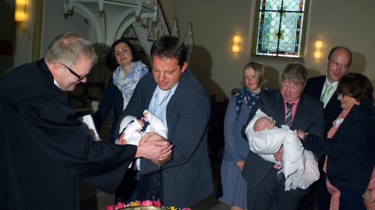 Im Gottesdienst am Sonntag werden drei Taufen gefeiert. Im Gottesdienst am Sonntag werden drei Taufen gefeiert.