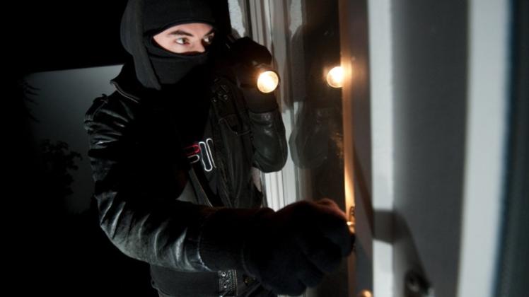 Unbekannte sind am frühen Donnerstagmorgen gewaltsam in das Dorfgemeinschaftshaus in Adorf und das Sportlerheim des SV Adorf eingebrochen. Symbolfoto: dpa Unbekannte sind am frühen Donnerstagmorgen gewaltsam in das Dorfgemeinschaftshaus in Adorf und das Sportlerheim des SV Adorf eingebrochen. Symbolfoto: dpa