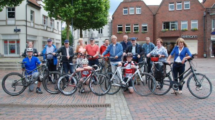Der Marktplatz in Lingen ist am Sonntag, 24. August, fest im Griff der Radfahrer. An diesem Tag findet der AOK-Radwandertag statt. 