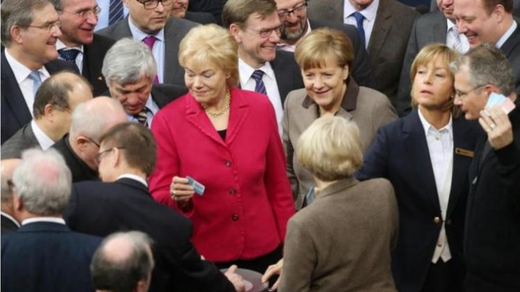 Abgeordnete im Bundestag: Bundespräsident Gauck hat das Gesetz über die Diätenerhöhung trotz Bedenken passieren lassen. 