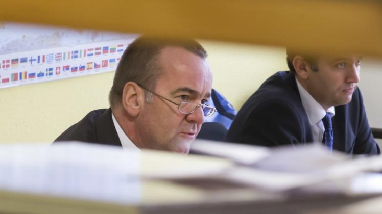 Der niedersächsische Innenminister Boris Pistorius besucht Landesaufnahmebehörde in Bramsche: PK in der Bibliothek, 21.11.2014, 