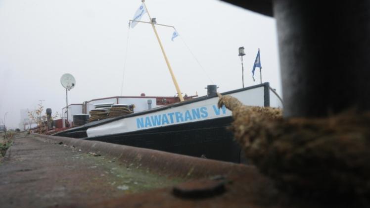 Weiterhin festgemacht hat die Leck geschlagene „Nawatrans VI“ im Papenburger Hafen. 