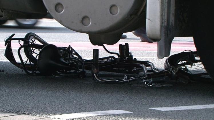 Unfall mit Fahrrad und Lkw. Symbolfoto: Nordwestmedia