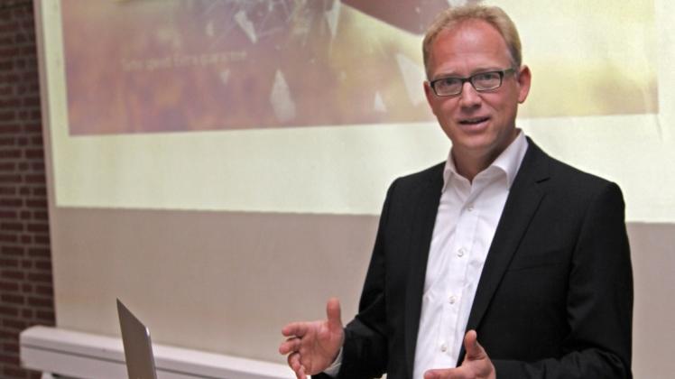Bei einem Vortrag in der Osnabrücker Ursulaschule zeigte Volker Lüdemann Spielraum und Grenzen des Urheberrechts im Internet auf. 
