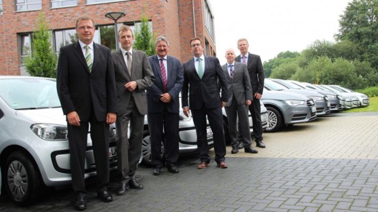 Präsentation der neuen Fahrzeugflotte: (Von links) Michael Diekmann, Michael Steffens, Landrat Reinhard Winter, Frank Wölbern, Johannes Timmer, Andreas Dohe.