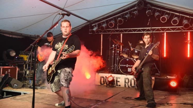 Beim Festival „Düte rockt“ sind auch bekanntere Bands wieder Headliner„Motörplast“ zu Gast und heizen den Rockfans in jedem Jahr richtig ein. Fotos: Heinrich Weßling