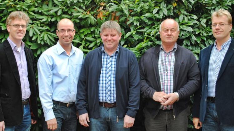 Die Geschicke des MGV Esterwegen lenken (von links) Thomas Koers, Ansgar Stindt, Klaus Thomes, Hermann Willenborg und Dieter Engbers. 