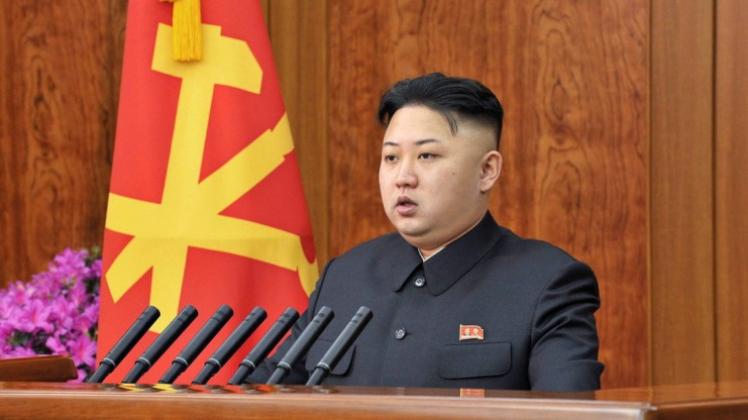 An den Seiten kahl rasiert, auf dem Kopf lang: Nordkoreas Diktator Kim Jong Un soll verordnet haben, dass alle Nordkoreaner seine Frisur tragen müssen. 