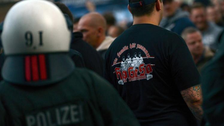 In Köln war es bei einer Hooligan-Demonstration zu Ausschreitungen gekommen. 