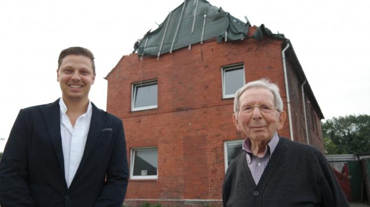 Freuen sich über die Einigung: Eigentümer Wilhelm Polak (rechts) und sein Schwiegersohn Luigi Argentato, der in dem noch zu bauenden Haus eine Praxis eröffnen will. 