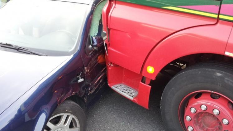 Bei einem Verkehrsunfall in Schüttorf (Grafschaft Bentheim) sind am Donnerstag eine 21-Jährige schwer und eine 23-Jährige leicht verletzt worden. Symbolfoto: Hauke Petersen Bei einem Verkehrsunfall in Schüttorf (Grafschaft Bentheim) sind am Donnerstag eine 21-Jährige schwer und eine 23-Jährige leicht verletzt worden. Symbolfoto: Hauke Petersen