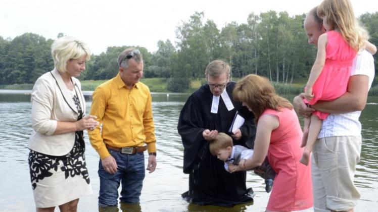 An diese besondere Taufe werden sich alle Beteiligten ihr Leben lang erinnern. 