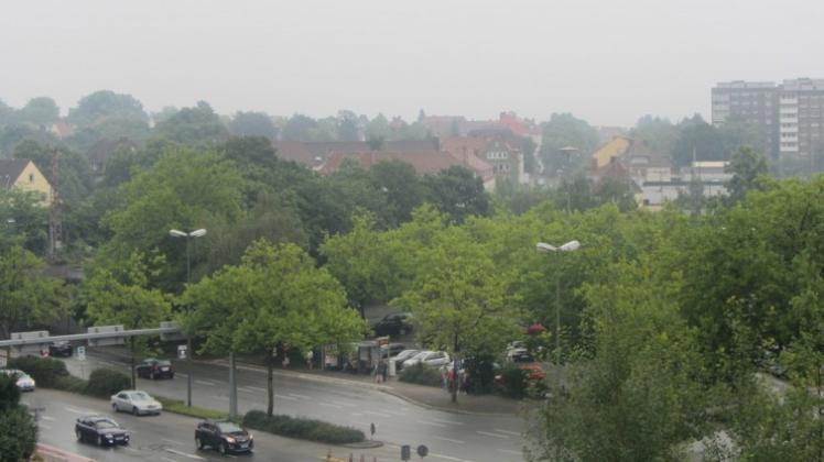 Feucht, warm und dunstig: Trübe schaut es am Montagmorgen in Osnabrück aus. 