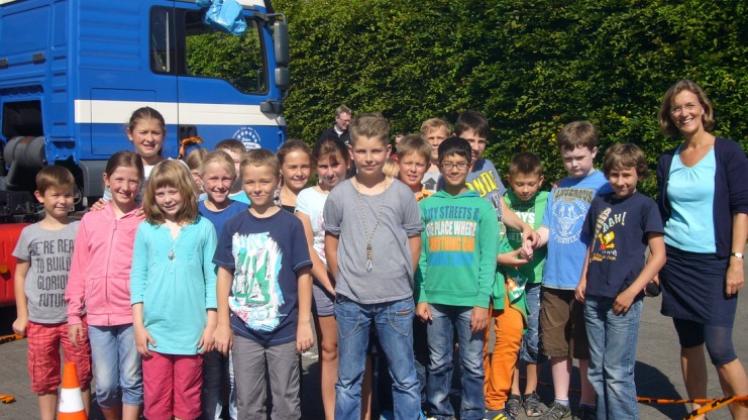 Bad Rothenfelder Grundschüler der vierten Klasse nahmen jetzt an einer Aktion zur Verbesserung der Verkehrssicherheit teil. 
