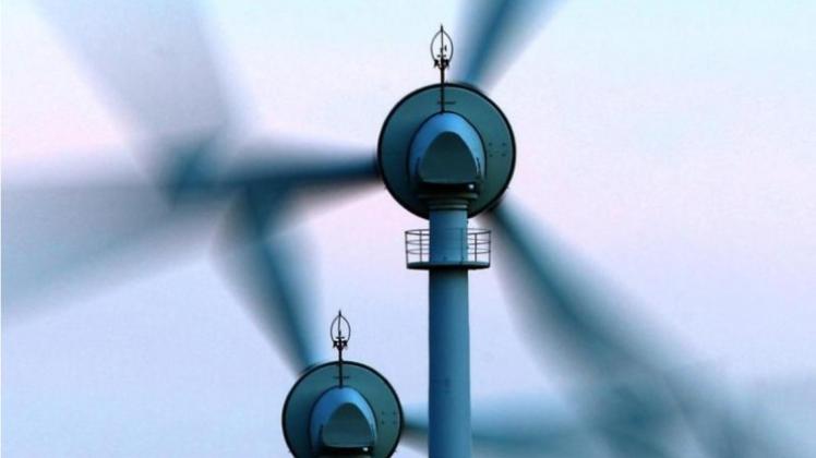 Windräder im bayerischen Ebersbach: Deutschlands Versorger wollen verstärkt als Energieberater und Dienstleister ihr Geld verdienen. Denn Kraftwerke bringen kaum noch etwas ein. 