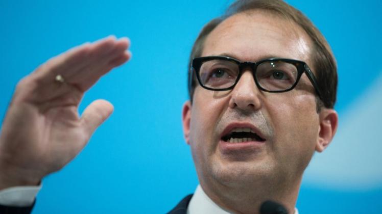 Bundesverkehrsminister Alexander Dobrindt (CSU)stellte währed eine Pressekonferenz in seinem Ministerium in Berlin seine neuen Maut-Pläne vor. Bundesverkehrsminister Alexander Dobrindt (CSU)stellte währed eine Pressekonferenz in seinem Ministerium in Berlin seine neuen Maut-Pläne vor.