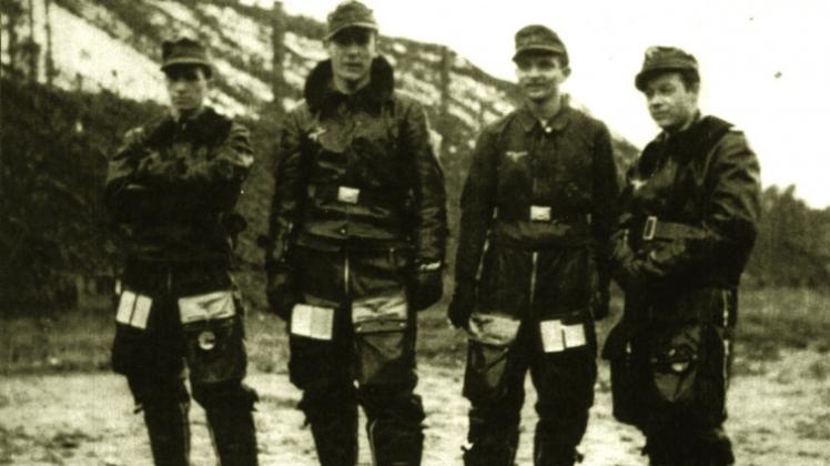 Piloten des Jaggeschwaders 27 in Achmer mit dem Westerkappelner Fritz Krüger (2. von links). Im Raum Bramsche gab es im Zweiten Weltkrieg drei Flugplätze.  