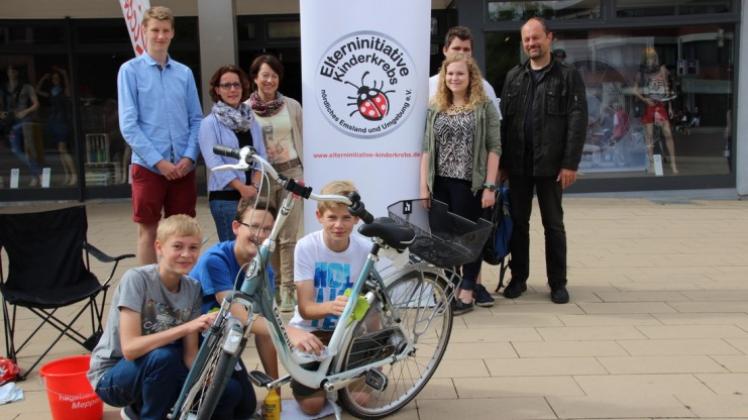 Die Siebtklässler vom Gymnasium Marianum engagieren sich für die Elterninitiative Kinderkrebs. Die Siebtklässler vom Gymnasium Marianum engagieren sich für die Elterninitiative Kinderkrebs.