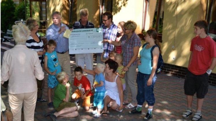 Geld und Sachspenden im Wert von mehr als 2500 Euro übergab der Verein zur Unterstützung bedürftiger Kinder beim Besuch in Polen. 