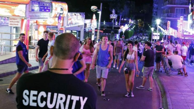 Vergnügungsmeile: die Punta Ballena in Magaluf,auf Mallorca. Vergnügungsmeile: die Punta Ballena in Magaluf,auf Mallorca.