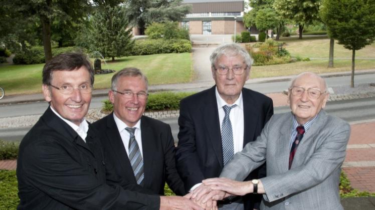 Auch nach 40 Jahren noch Hand in Hand: Josef Ahrens, Peter Gausmann, Bernt Droste und Hubert Große Kracht. 