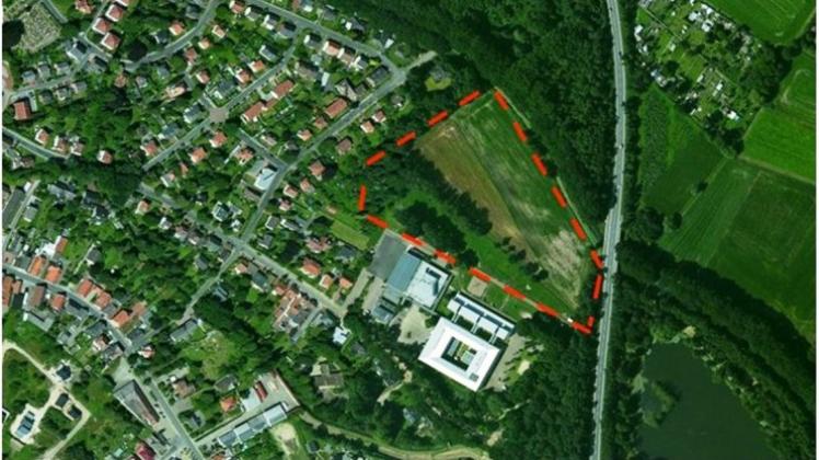 Drei Hektar groß ist die Fläche (rot gestrichelt), auf der der Neubau einer Oberschule grundsätzlich möglich ist. Zusammen mit dem Artland-Gymnasium könnte hier ein Schulcampus entstehen. 