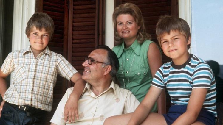 Die Familie Kohl:  Helmut und Hannelore Kohl mit ihren Söhnen Peter und Walter (l.). Archivfoto: dpa