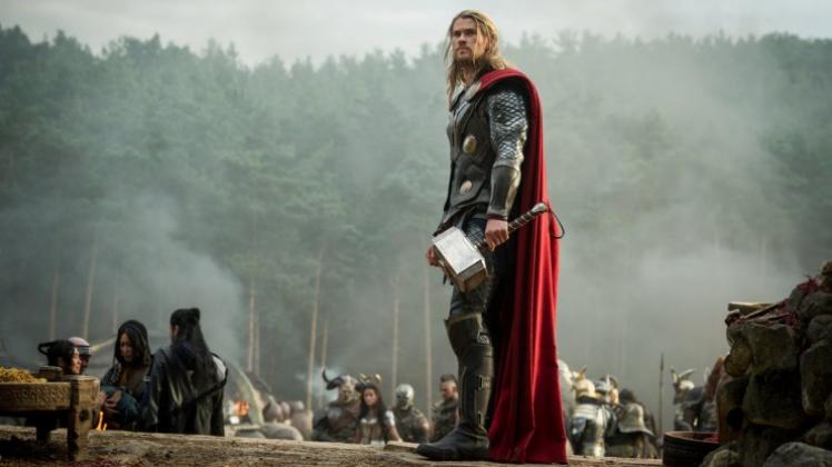 Hammerhart: Der Schauspieler Chris Hemsworth als Donnergott Thor im Kinofilm „Thor 2 – The Dark Kingdom“. 