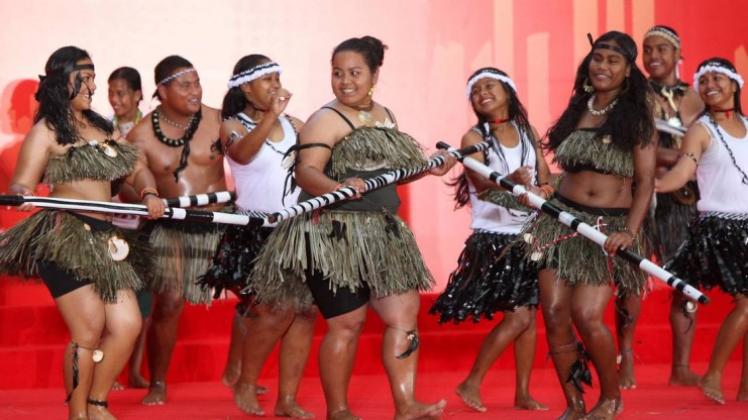 Für die Verhältnisse von Nauru geradezu schlank sind diese Mitglieder einer Tanzgruppe, die 2010 bei der Weltausstellung in Schanghai auf der Bühne standen. 